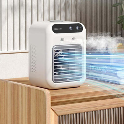 Ventilatore portatile di raffreddamento ad acqua che emette una brezza fresca in un ambiente domestico.
